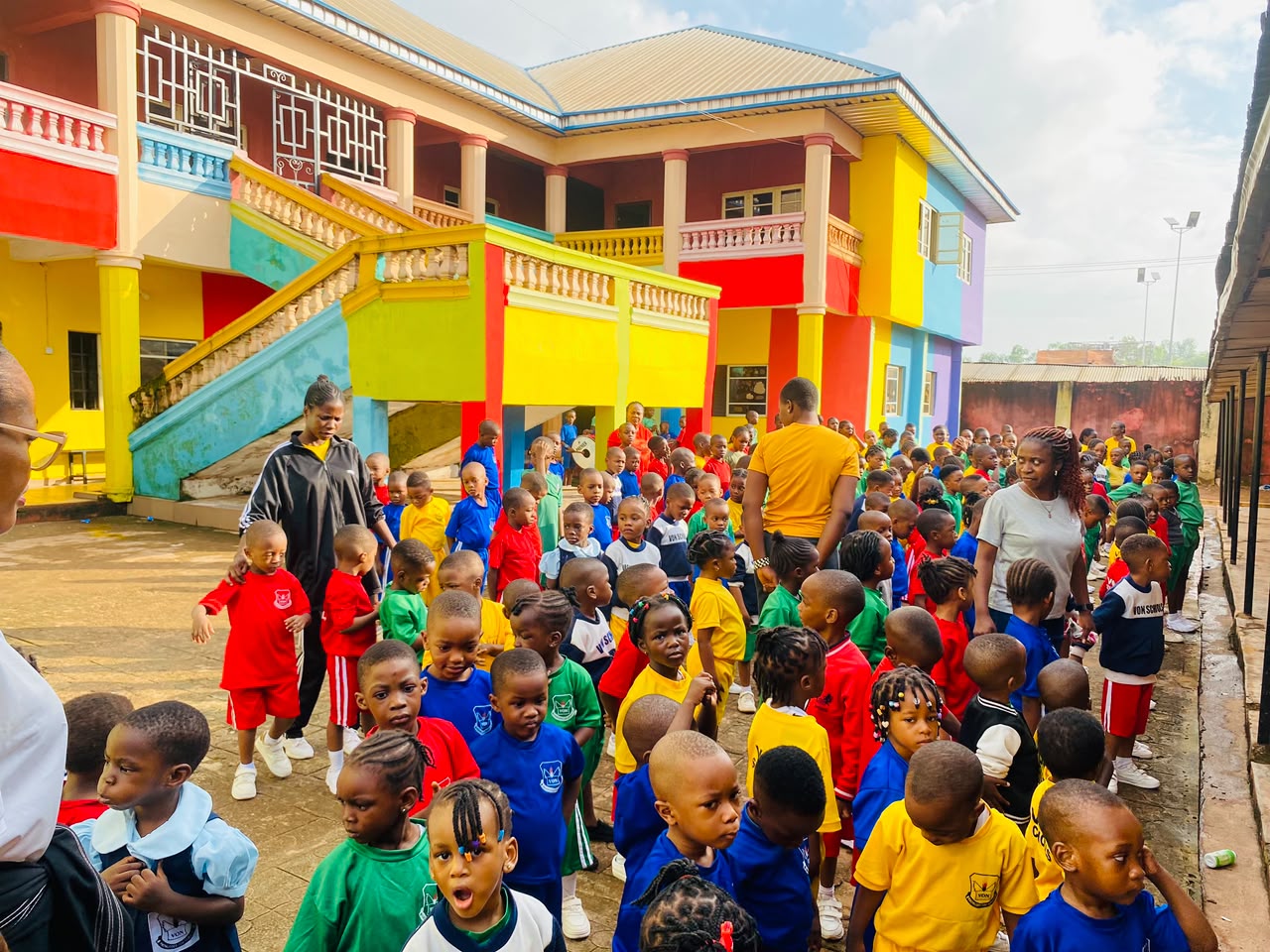 Vonschools students gathered in the courtyard in house colours during inter-house sports